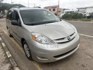 Toyota Sienna XLE FWD 2009 Beige