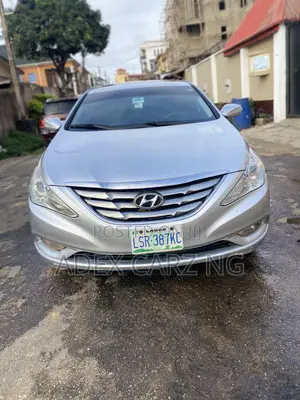 Hyundai Sonata Limited Sedan FWD (2.4L 4cyl 6A) 2012 Silver