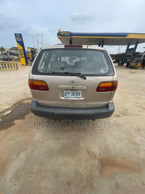 Toyota Sienna 2000 Gold