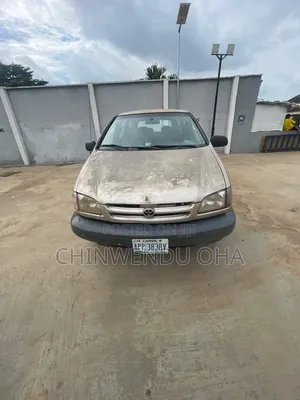 Toyota Sienna 2000 Gold