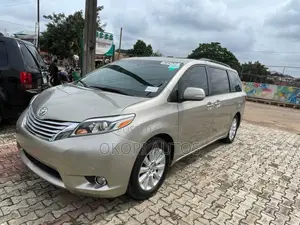 Toyota Sienna 2015 Gold