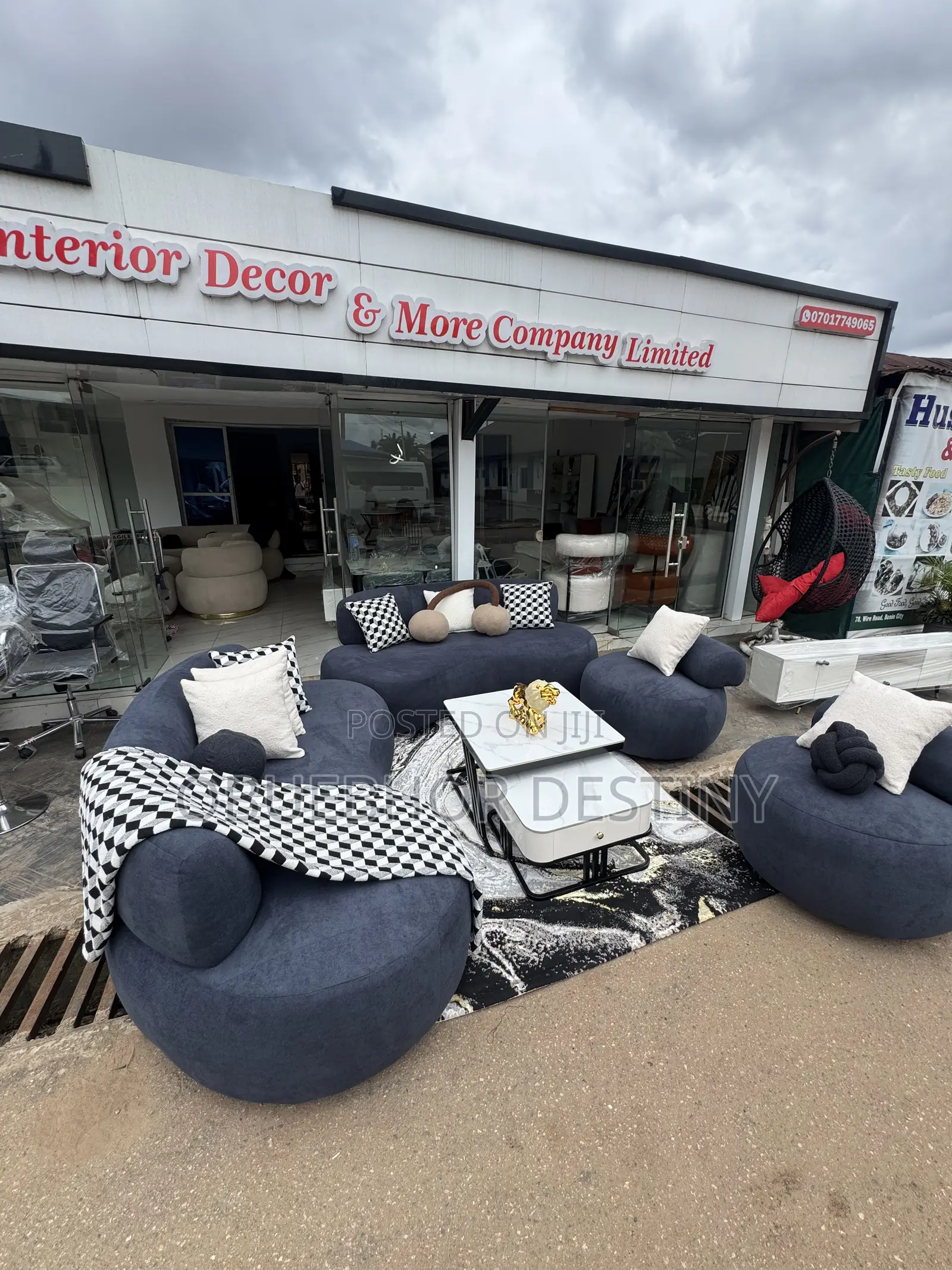 Set of Sofa With a Rolling Single
