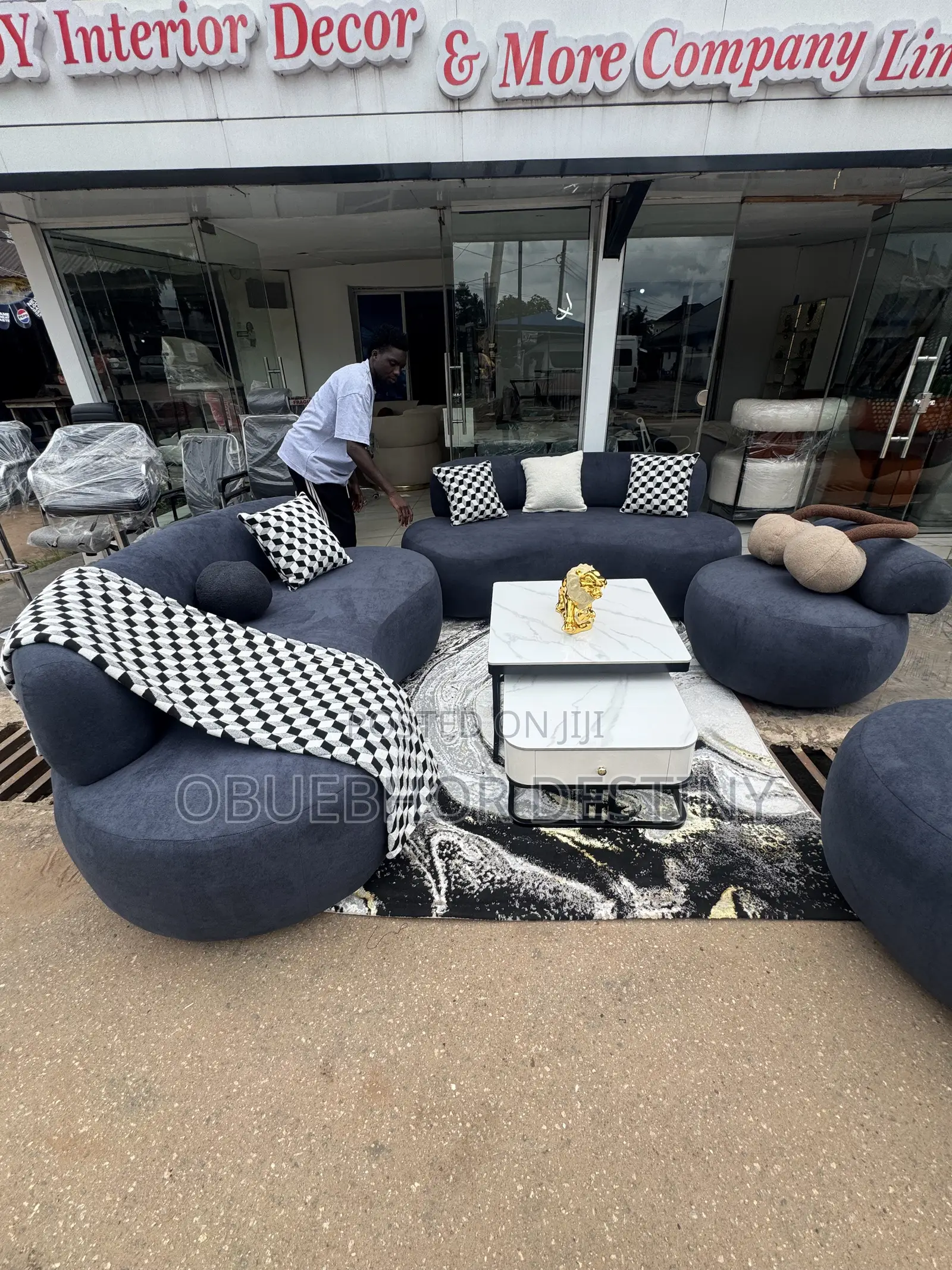 Set of Sofa With a Rolling Single