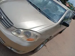 Toyota Corolla 2004 Gold