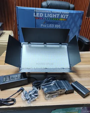 Fusender Pro LED 800 Video Light With Accessories