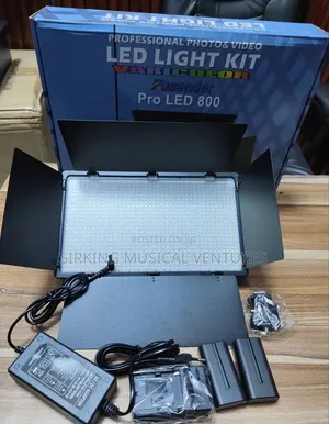 Fusender Pro LED 800 Video Light With Accessories