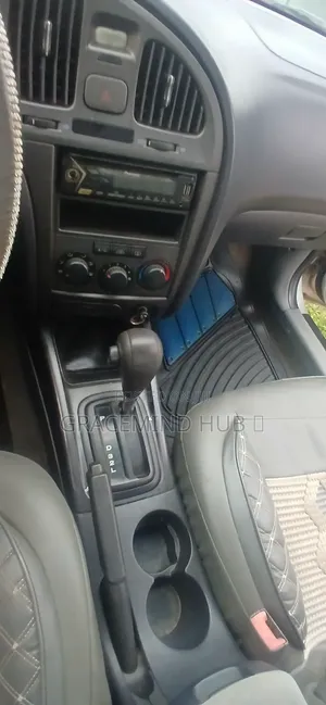 Hyundai Elantra 2004 Silver