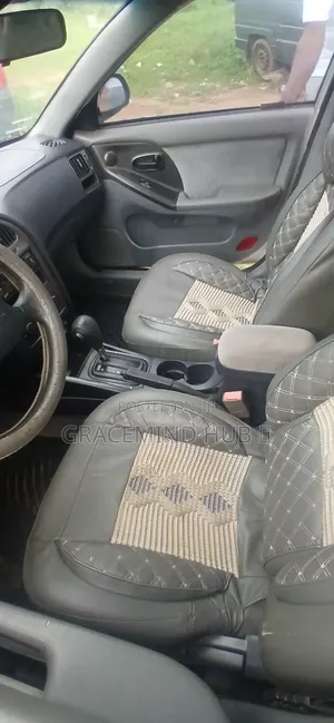 Hyundai Elantra 2004 Silver