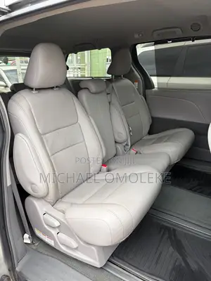 Toyota Sienna XLE 8-Passenger 4dr Minivan (3.5L 6cyl 6A) 2015 Silver