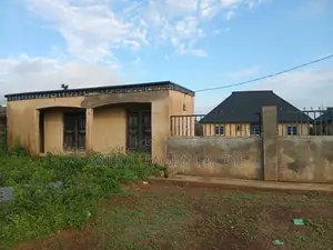8bdrm Room & Parlour in Agbowa for sale