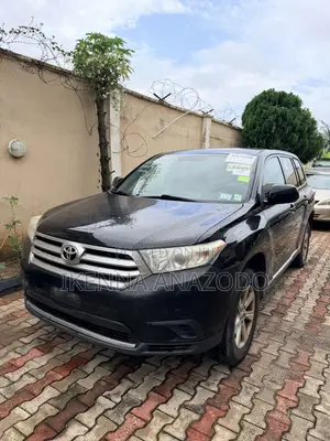 Toyota Highlander Plus 3.5L 4WD 2013 Black