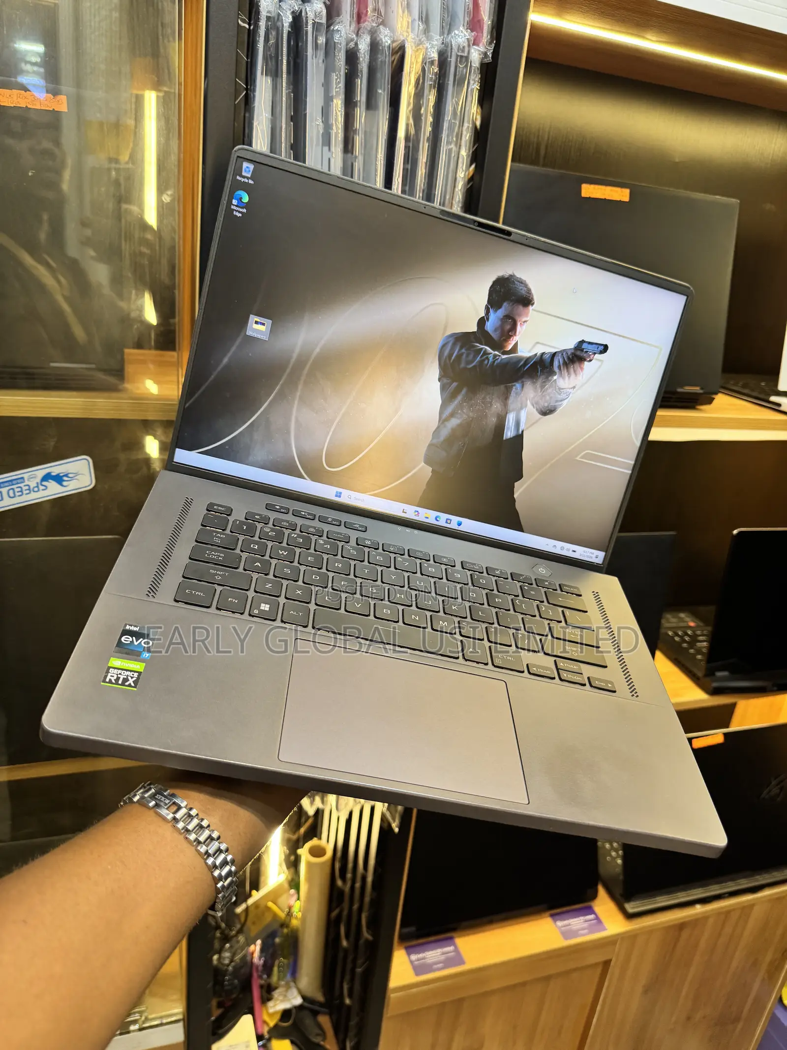 Laptop Asus ROG Zephyrus G16 32GB Intel Core i7 SSD 1T