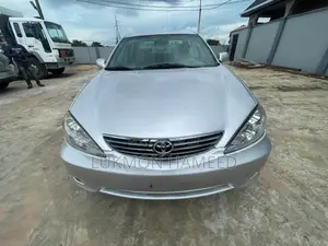 Toyota Camry LE 4dr Sedan (2.4L 4cyl 5M) 2004 Silver