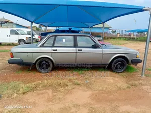 Volvo 240 2.0 1989 Gray