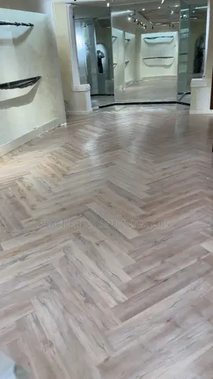 Vinyl Flooring Installer