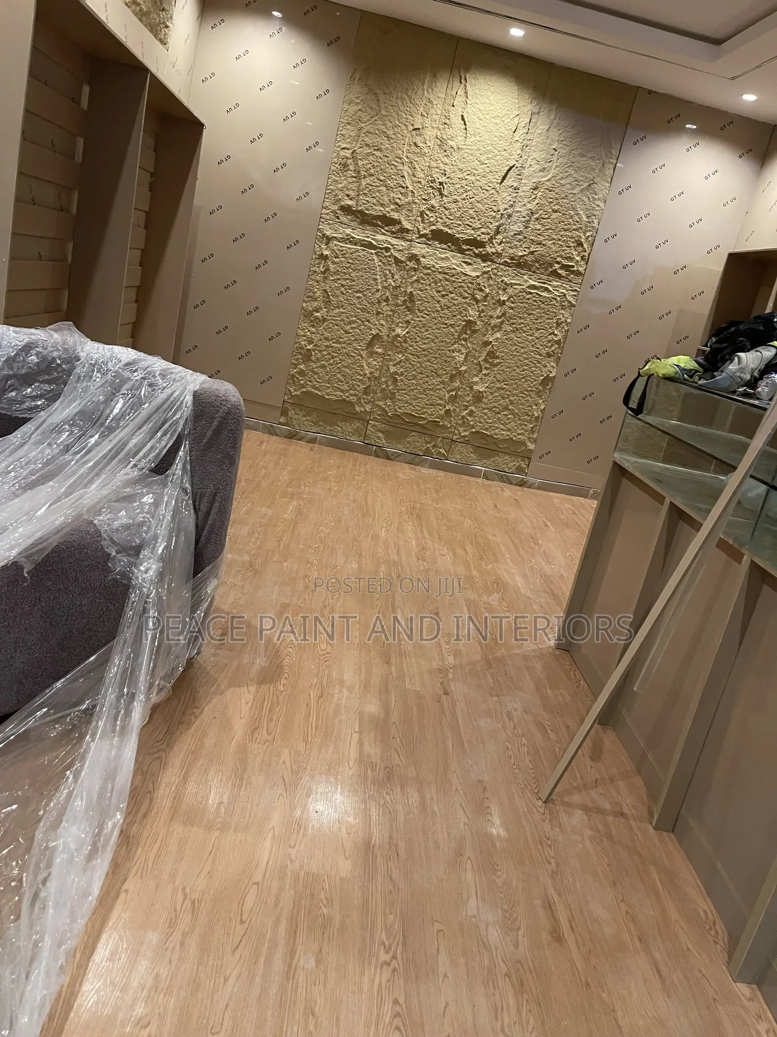 Vinyl Flooring Installer
