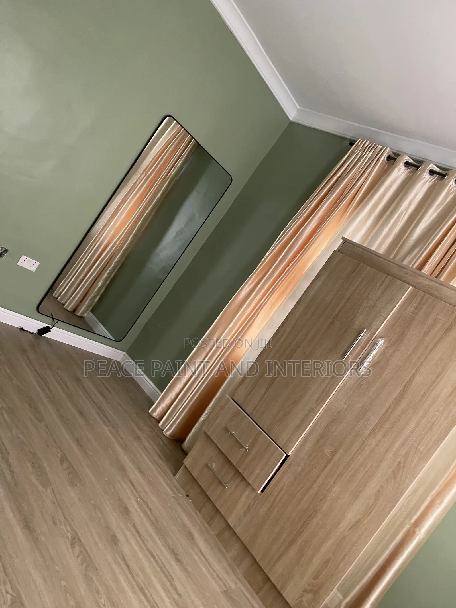 Vinyl Flooring Installer