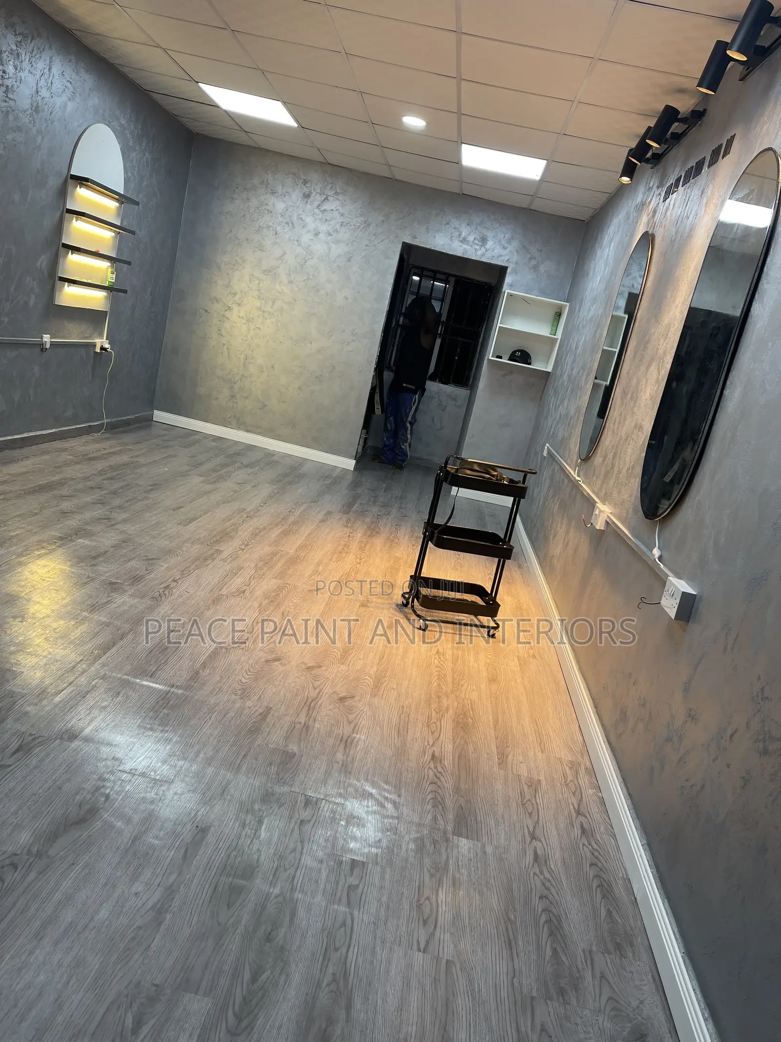 Vinyl Flooring Installer
