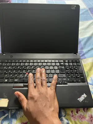 Laptop Lenovo ThinkPad Edge E530 2GB Intel Core i5 HDD 160GB