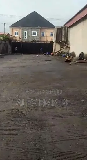 8 Bay of Warehouse for Sale