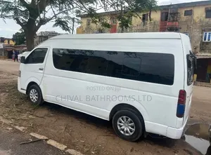 Toyota HiAce 2015 White