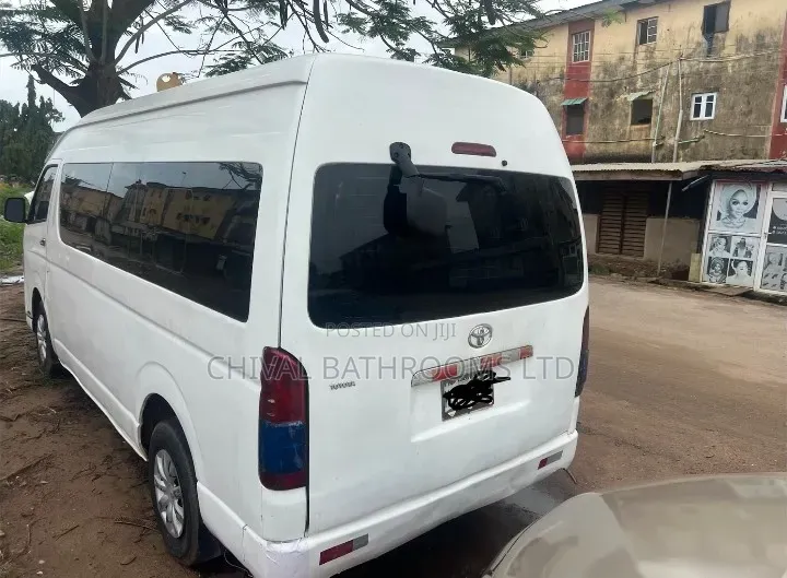 Toyota HiAce 2015 White