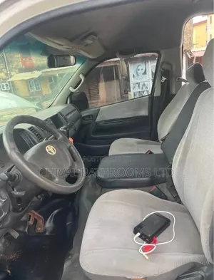 Toyota HiAce 2015 White