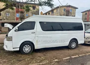 Toyota HiAce 2015 White
