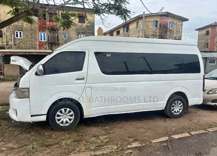 Toyota HiAce 2015 White