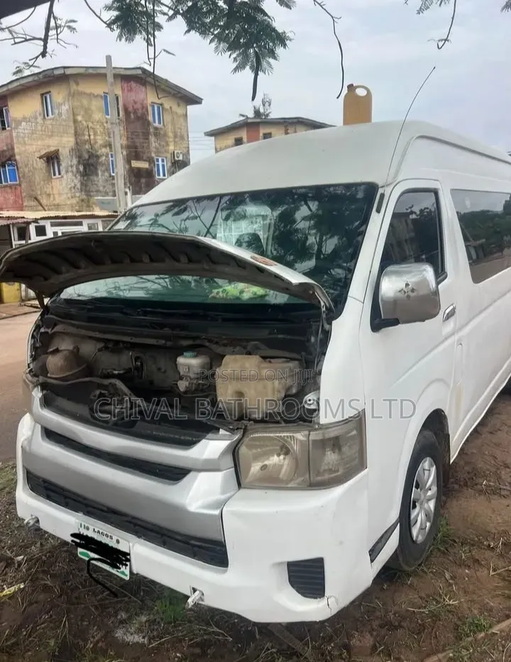 Toyota HiAce 2015 White