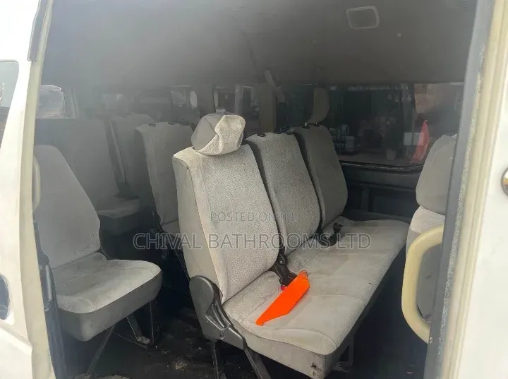 Toyota HiAce 2015 White