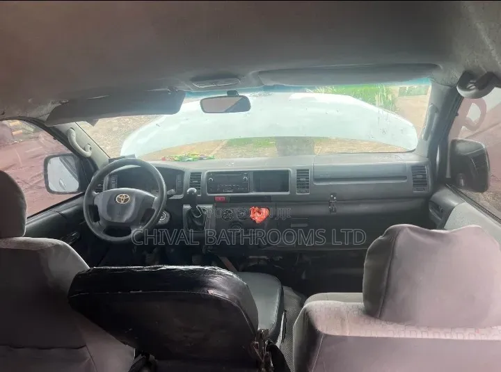 Toyota HiAce 2015 White
