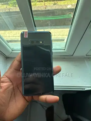Samsung Galaxy S10e 128 GB Black