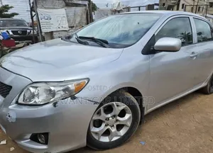 Toyota Corolla LE 4dr Sedan (1.8L 4cyl 4A) 2010 Silver