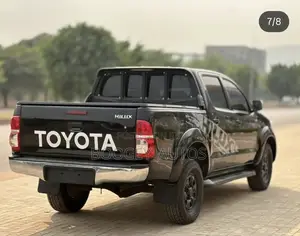 Toyota Hilux 2011 Black