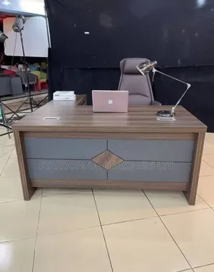 1.6miters Office Desk With Extension