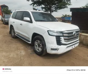 Toyota Land Cruiser 2010 White
