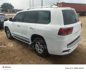 Toyota Land Cruiser 2010 White