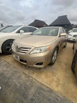 Toyota Camry 2010 Gold