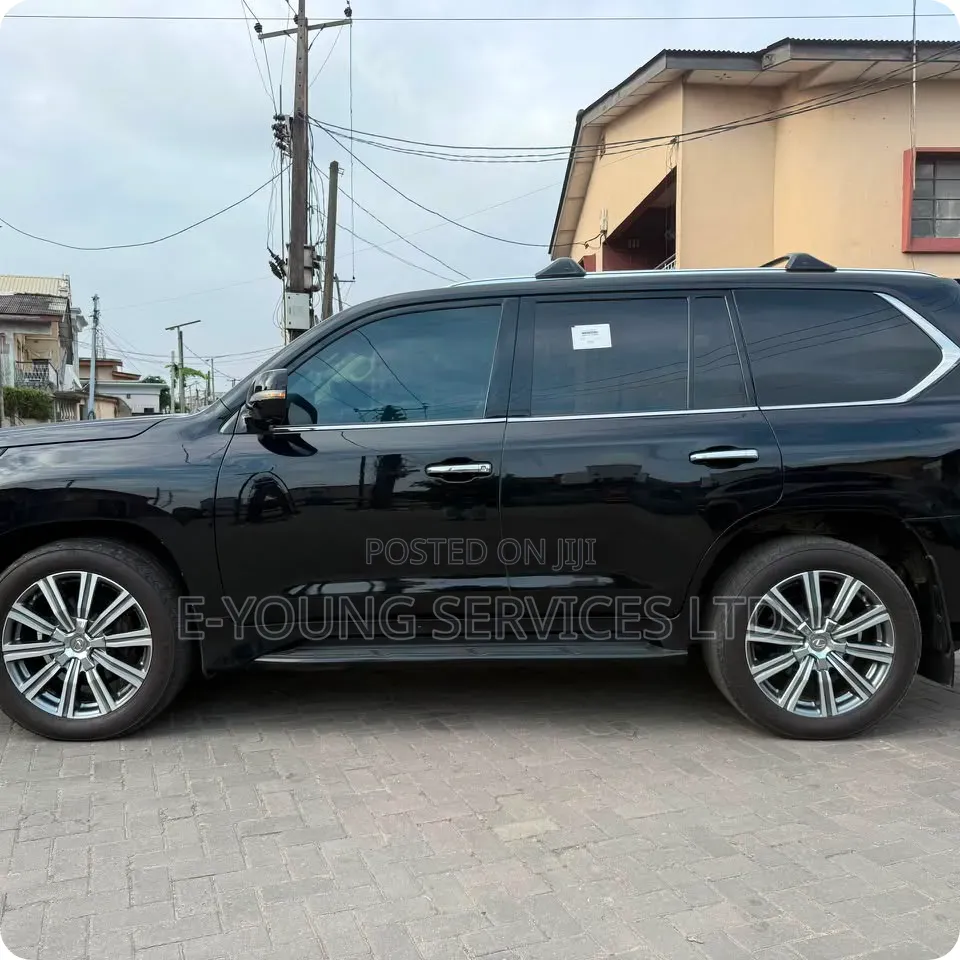 Lexus LX 570 AWD 2017 Black