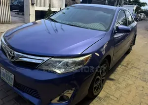 Toyota Camry LE 4dr Sedan (2.5L 4cyl 6A) 2013 Blue