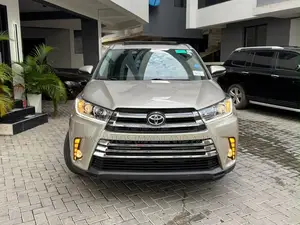Toyota Highlander Limited Platinum 4dr SUV AWD (3.5L 6cyl 6A) 2014 Gold