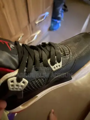 Jordan 4 Retro Sneakers