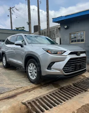 Toyota Highlander Limited AWD 2024 Silver