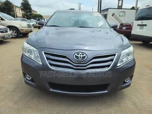 Toyota Camry LE 4dr Sedan (2.5L 4cyl 6A) 2011 Gray