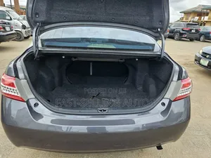 Toyota Camry LE 4dr Sedan (2.5L 4cyl 6A) 2011 Gray