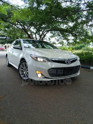 Toyota Avalon Limited 4dr Sedan (3.5L 6cyl 6A) 2015 White
