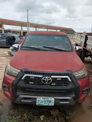 Toyota Hilux 2012 Red