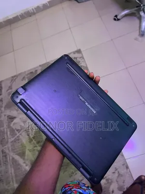Laptop Dell Latitude 3190 2-in-1 8GB Intel Pentium SSD 160GB