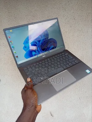 Laptop Dell Latitude 3301 8GB Intel Core i7 SSD 256GB